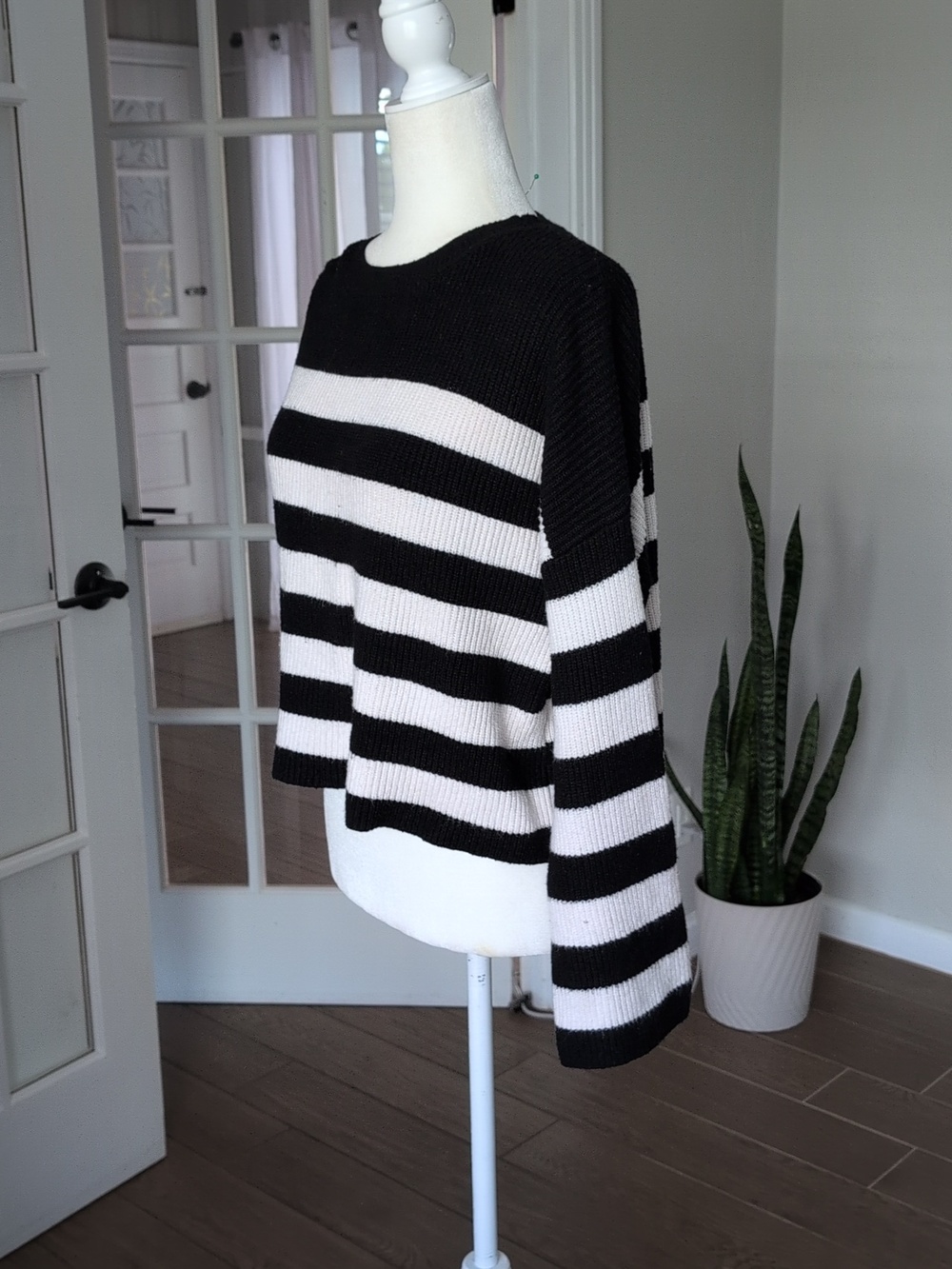 Sincerely Jules Black And White Striped Knit Cropped Sweater Large - Picture 3 of 7